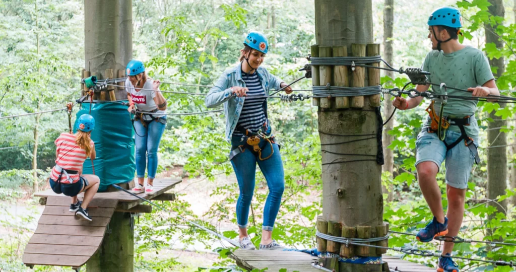 Teamuitje klimmen in het bos dtevents