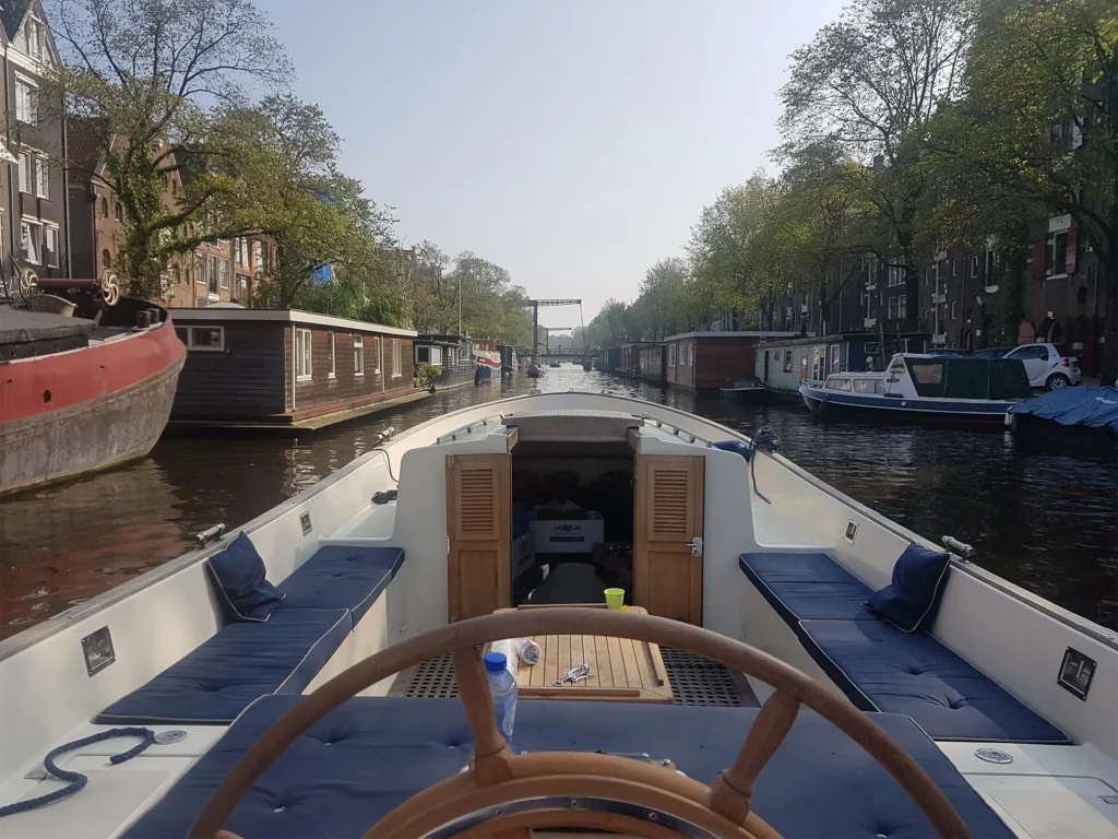 Teamuitje Varen met een sloep langs de Zaanse schans dtevents