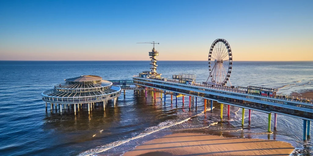 Scheveningen Pier met reuzenrat